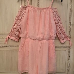 By & By Girl’s Peach Lace Sleeve Romper Size 20.5💞